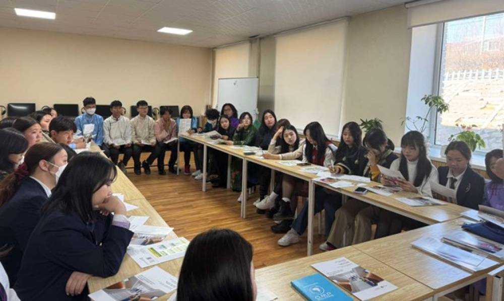 The Friedrich Ebert Foundation (FES) in Mongolia visited Secondary School #72 in Khailaast.