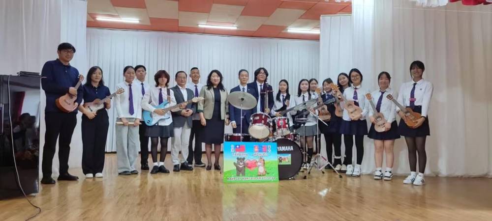 Taiwan Office Donates Musical Instruments to School #72